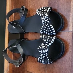 MIA strap-on sandals, sz 8, black & white